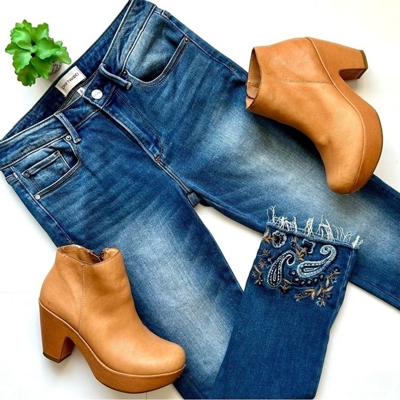 Driftwood Floral Paisley Embroidered Colette Straight Jeans Raw Fray Hem Size 25 - Picture 1 of 9